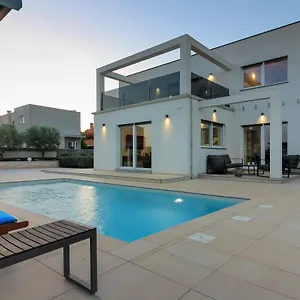 Modern Nerina With Private Pool Near Villa Pula