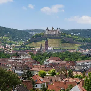 Dnd Design Loft I 170qm I Parken I Balkon I Workstation I Netflix I Kaffee I Waschmaschine I Trockner I Xbox I Ausblick Würzburg